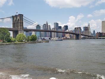 A unique photo of the Brooklyn Bridge  in full view